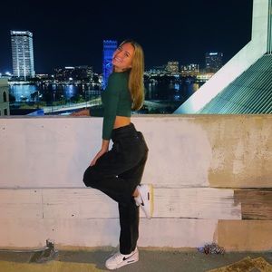 Meet your Posher, Chloe